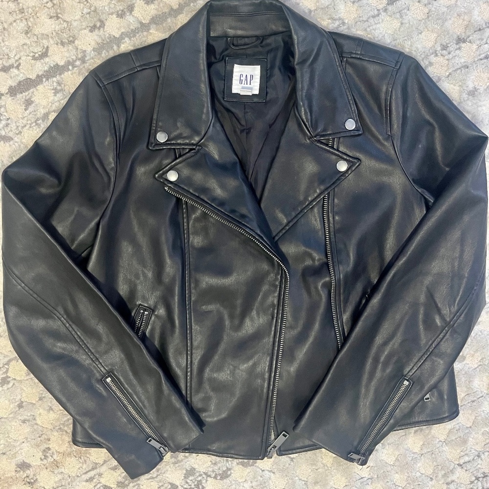 Leather Jacket ~ GAP ~ Faux Leather ~ Large ~  Chic 🧡
